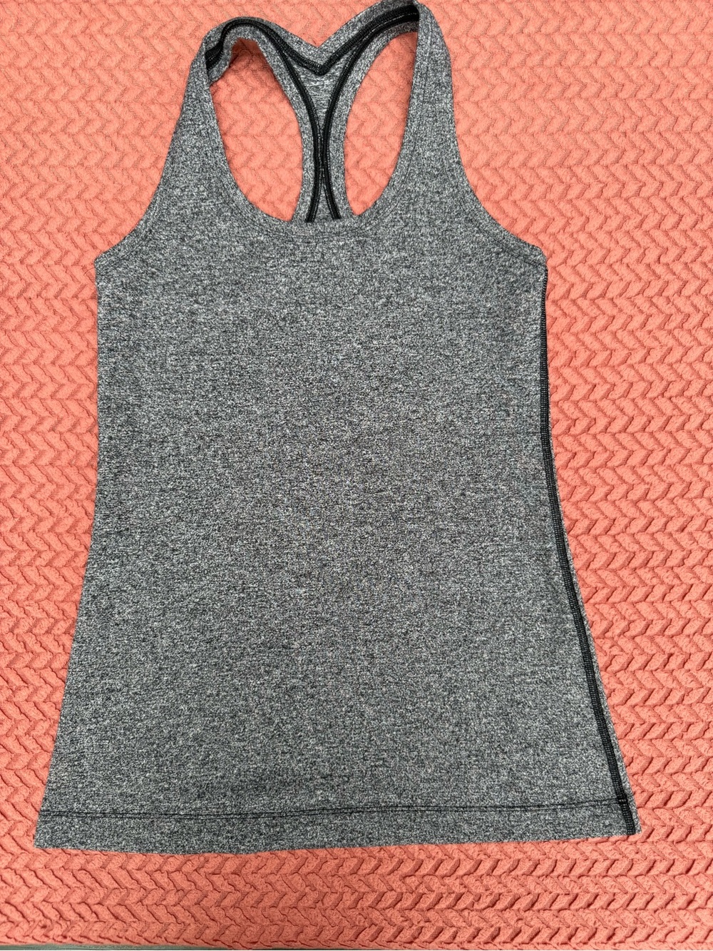 Lululemon lot of 5 tank tops size 6, all are in mint condition barely worn
